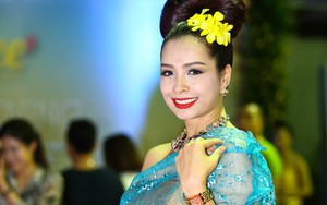 Thúy Hằng khác lạ trong trang phục Thái Lan