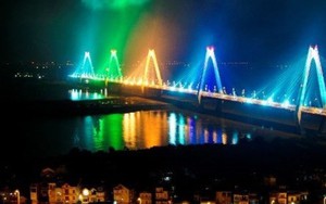 Bắn pháo hoa ở cầu Nhật Tân: “Phục vụ nhân dân thì đừng nói tiếc!”
