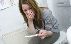 Uống thuốc phá thai, nữ sinh bàng hoàng khi bào thai vẫn phát triển bình thường