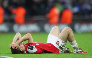 Arsenal: Ngẩng cao đầu rời giải mãi có chán không?