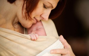 Tại sao “cái ôm đầu tiên” lại cứu sống hàng ngàn trẻ sơ sinh?