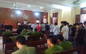 21 thanh niên hành hung 5 chiến sĩ công an