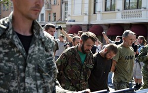 Kiev nói lính Ukraine chỉ "bị bắt sống" chứ không "đầu hàng"