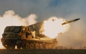 Khám phá sức mạnh pháo phản lực phóng loạt tối tân của NATO