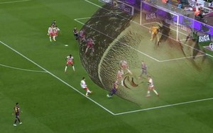 Messi lập siêu phẩm nhờ... mái tóc của Ronaldo?