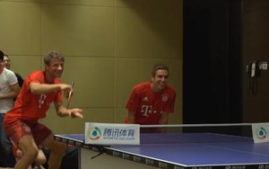 Clip: Nhà vô địch World Cup "ăn hành" ở Trung Quốc