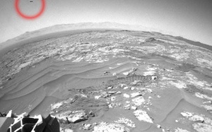 NASA bất ngờ chụp được ảnh "đĩa bay" trên sao Hỏa