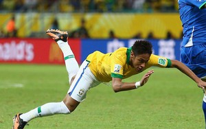"Bóc mẽ" tuyệt chiêu ăn vạ của Neymar