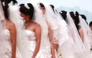 Sự rẻ rúng của cô dâu Việt: Chỉ cần đặt hàng trên mạng là có