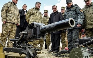 TT Ukraine khoe dàn vũ khí sẽ dùng để đáp trả đến cùng "kẻ thù"