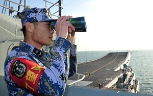 Trung Quốc lo sợ cho căn cứ tàu sân bay nhìn thẳng ra Biển Đông