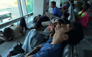 Vietjet Air delay gần 12 giờ, hành khách mệt mỏi ở sân bay