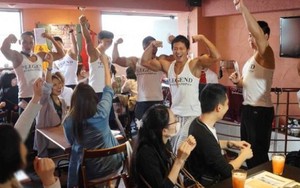 Quán cafe trai "lực điền" thu hút chị em phụ nữ ở Nhật Bản