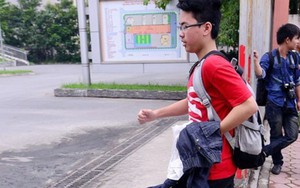 Hy hữu: Học sinh Hà Nội tá hỏa gọi bố mẹ mang quần đến phòng thi