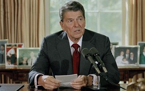Cựu Tổng thống Mỹ Reagan luôn “giấu” súng bên mình