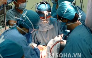 Bé 11 ngày tuổi bị đâm dao vào hộp sọ vẫn còn nguy cơ đột tử