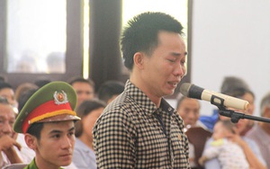 Tử tù bật khóc khi thấy con trai 4 tháng tuổi đến dự tòa
