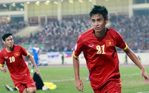 "Gà son" của HLV Miura khoe tài sút phạt như CR7