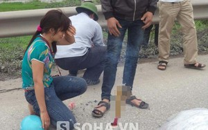 Người phụ nữ quỳ khóc bên thi thể người thân trên Quốc lộ
