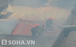 Hà Nội: Hai người đàn ông ngăn cản PV tác nghiệp đám cháy