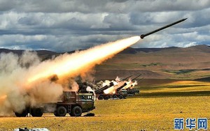 Xem màn khai hỏa của siêu pháo phản lực "nhái" BM-30 Smerch