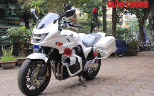 Cận cảnh xe phân khối lớn Honda CB400 của BCH Quân sự Hưng Yên