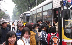 Xác minh vụ nữ sinh bị dàn cảnh theo trai để cướp trên xe buýt HN