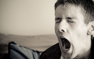 Ngáp nhiều tiềm ẩn bệnh gì?