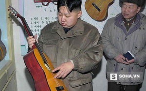 Kim Jong Un vừa đệm đàn guitar, vừa hát cùng công nhân