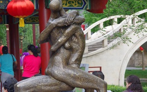 Những bức tượng khiến bất cứ ai nhìn thấy cũng thẹn thùng xấu hổ
