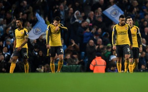 Thua đau Man City, Wenger “phát điên” với trọng tài