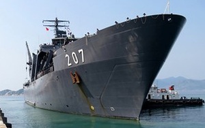 Tàu quân sự Singapore cập Cảng quốc tế Cam Ranh