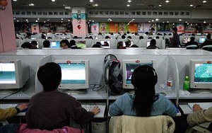 Bố mẹ mải chơi game nuôi con ảo, để con gái thật chết đói