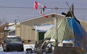 Canada đứng ngồi không yên vì nạn tự tử hàng loạt