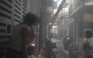 Hà Nội: Cháy lớn tại phố Thái Hà, người dân hoảng loạn