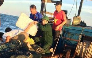 Cứu sống 3 ngư dân gặp nạn trên biển