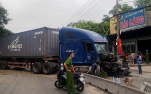 Xe container lao như phim, hàng chục người thoát chết