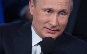 Ông Putin trổ tài thông dịch viên tiếng Đức