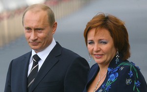 Putin: "Gả chồng cho vợ cũ trước, tính chuyện bản thân sau"