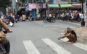 Bà mẹ bị người ăn xin mắng giữa đường chỉ vì tờ 10 nghìn đồng