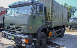 Xe quân sự Kamaz mới tinh đã về cảng