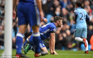 CLIP: Cahill biến thành tội đồ, Chelsea biếu không cho Man City bàn thắng