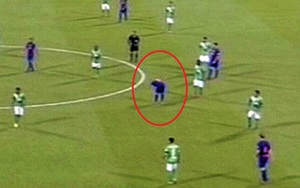 Messi lại gặp vấn đề, còng cả lưng nôn khan