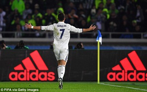 "Siêu nhân Ronaldo" lập hat-trick, Real lên đỉnh thế giới