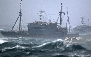 Biển Đông: Tàu cá Trung Quốc bao vây, bài toán quá khó cho Mỹ