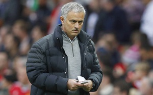 Mourinho giận dỗi, hành động kỳ quặc sau khi Man United mất điểm