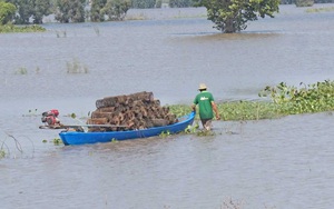 Tá hỏa phát hiện 2 thi thể thanh niên trên xuồng đang trôi dạt