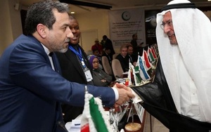 Vì sao Davos không công bố ảnh Iran - Ả Rập Xê-Út bắt tay nhau?