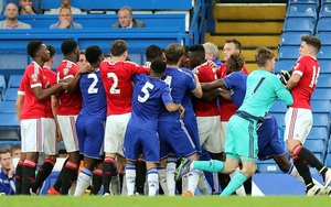 Lao vào ẩu đả, nhà vô địch Man United đả bại Chelsea