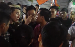 Ca sĩ Châu Việt Cường tức giận, dọa "bẻ cổ" khán giả